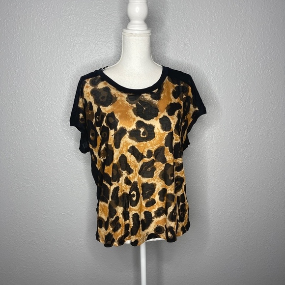 Forever 21 Leopard print top - Picture 2 of 8